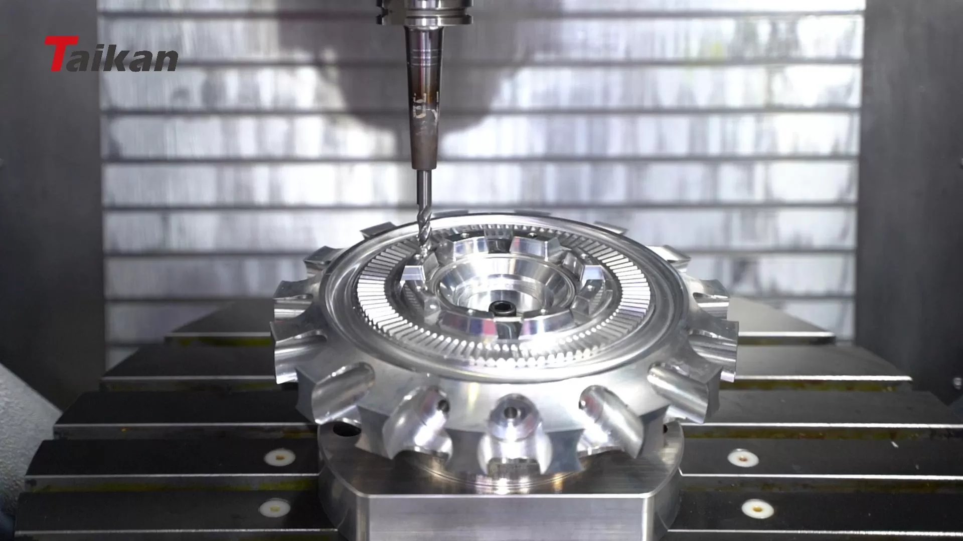 5-Axis Simultaneous Machining: Redefining Complex Part Production - 翻译中...