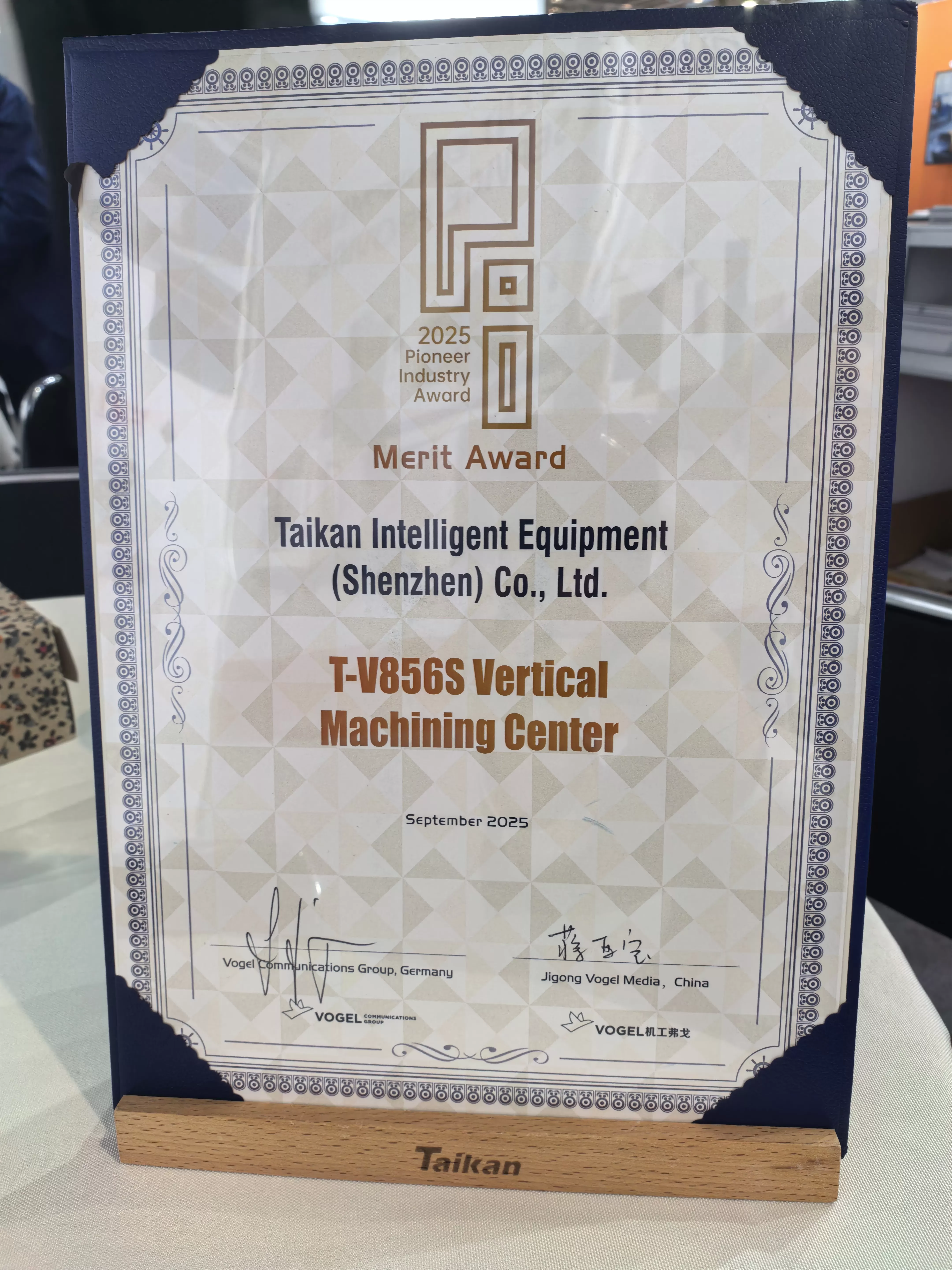 Taikan T-V856S VMC Honored with Vogel Global Pioneer Award - 翻译中...